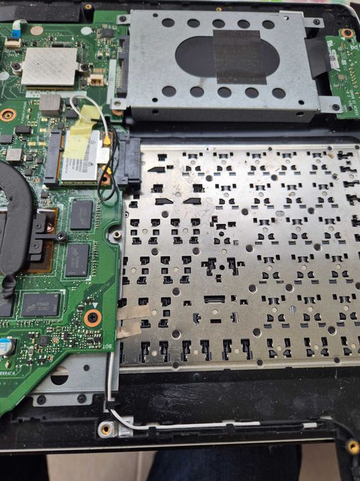 Asus K56cb carcaça com teclado, restantes peças sob consulta