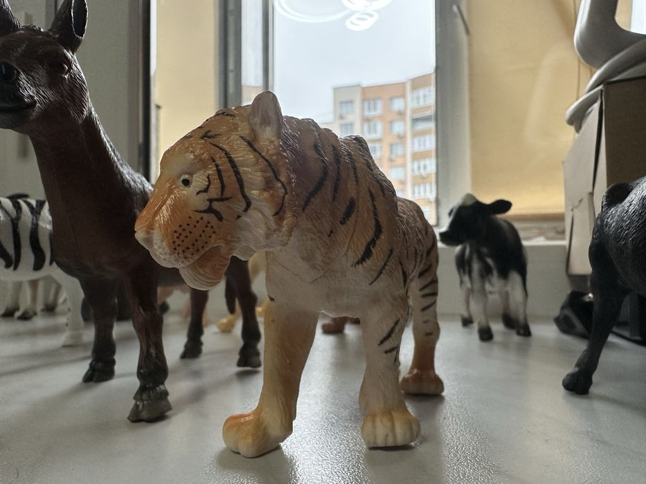 Реалістичні фігурки тварин (Schleich-стиль)