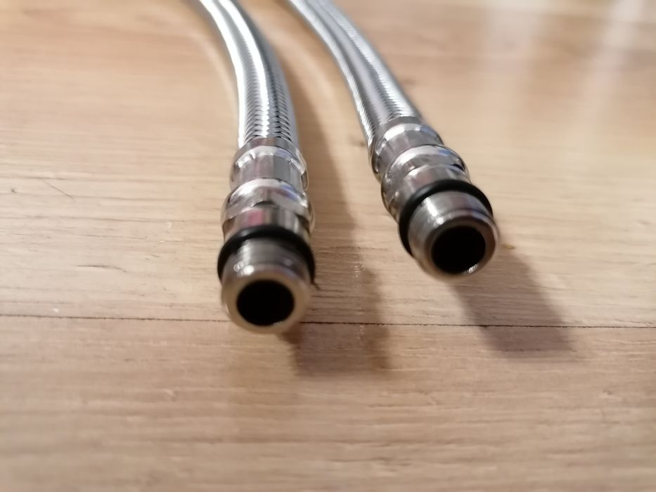 Wężyk przyłączeniowy do baterii, kranu