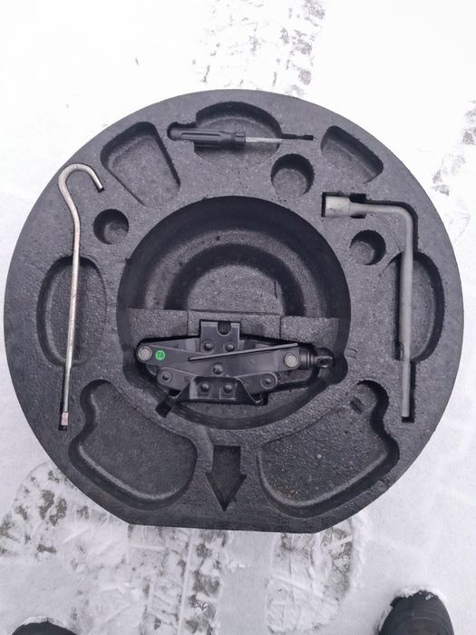 Домкрати: WV.ford. пежо, рено, лексус,сітроєн, ауді, опель,авео,шкода.