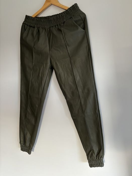 Spodnie joggery skóra ekologiczna khaki zielone  XL