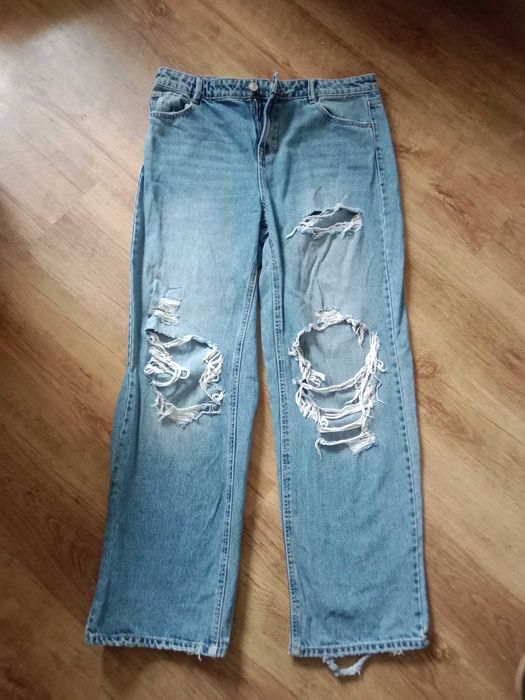 Spodnie dżinsowe z dziurami