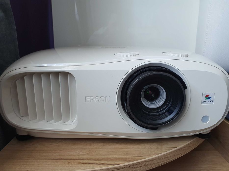 Projektor EPSON EH-TW7000 4K PRO-UHD 3LCD Lens Shift