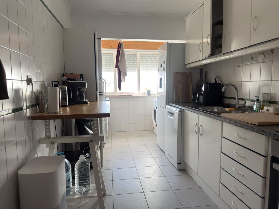 T2 com 90 m², garagem e arrecadação | A 1 minuto do Metro