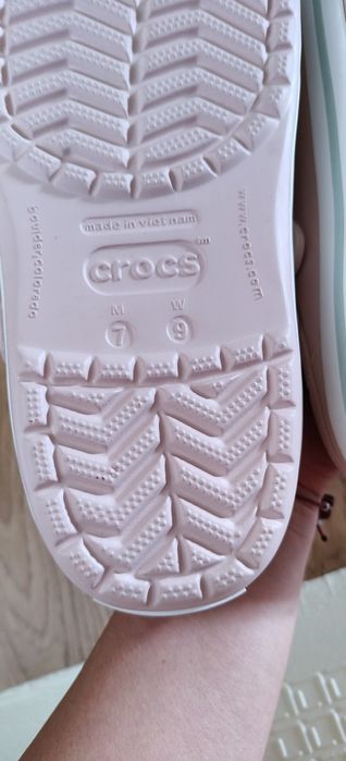Nowe klapki CROCS pudrowy róż z napisem rozm.39, wkładka 25cm