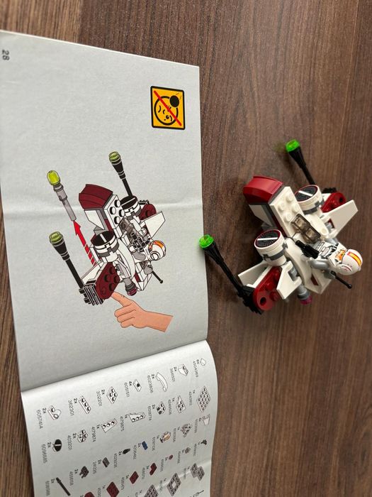 LEGO Star Wars # 75072
Microfighters ARC-170 Starfighter
[figurina pil