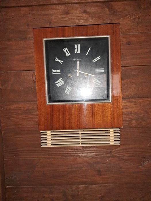 Годинник настінний з боєм