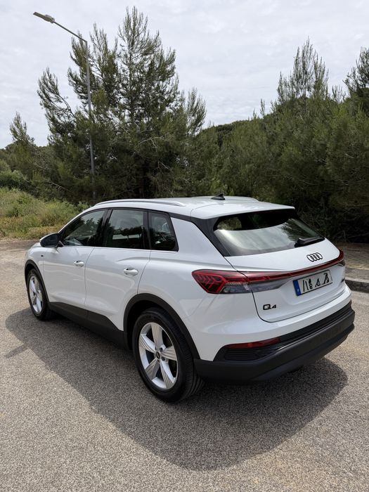 Audi Q4 etron 204cv bateria 82kWh com garantia até 2030. Impecável. Garantia 12 meses. Nacional. Revisões na Audi. Pneus novos Hankook
