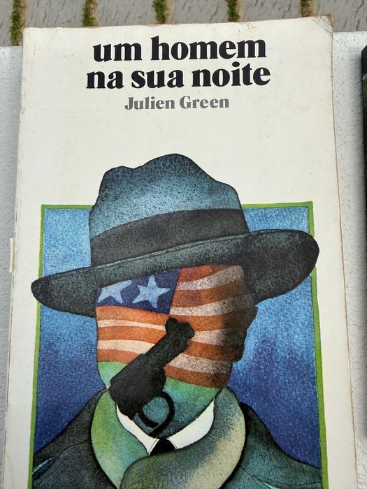 Vários livros diversos