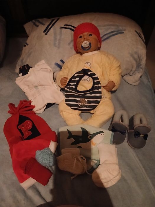 Bebe reborn com os olhos abertos