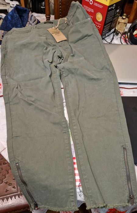 Vendo calças ganga novas