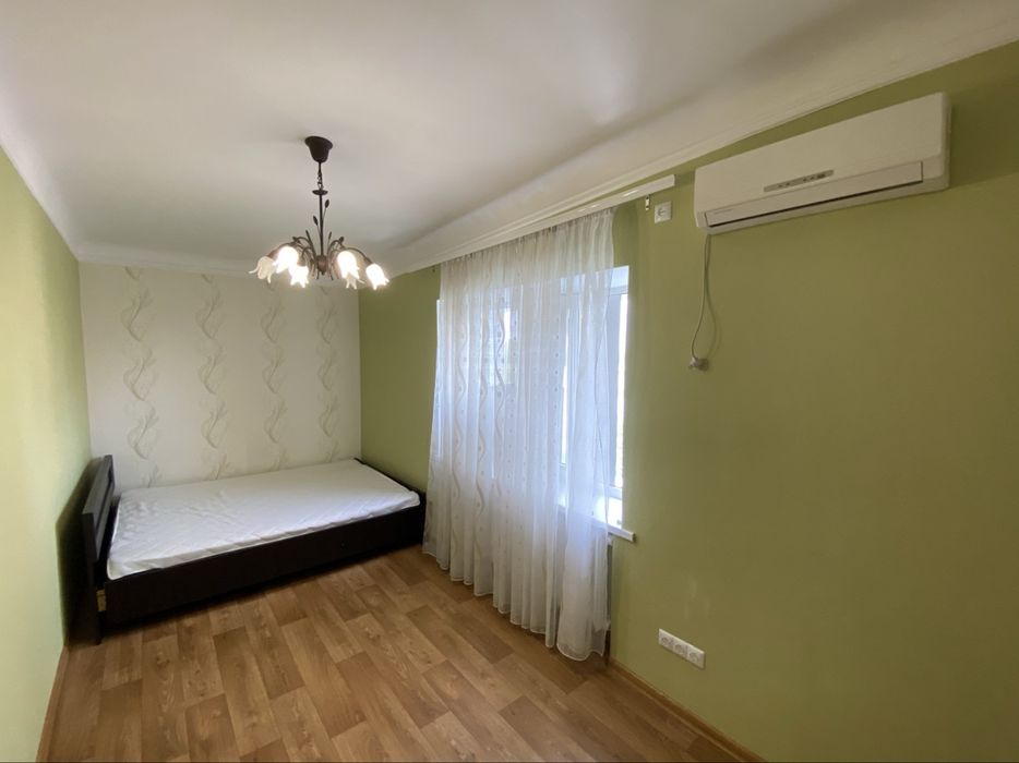 Продам 2х комнатную в центре ( Герасима Кондратьева)