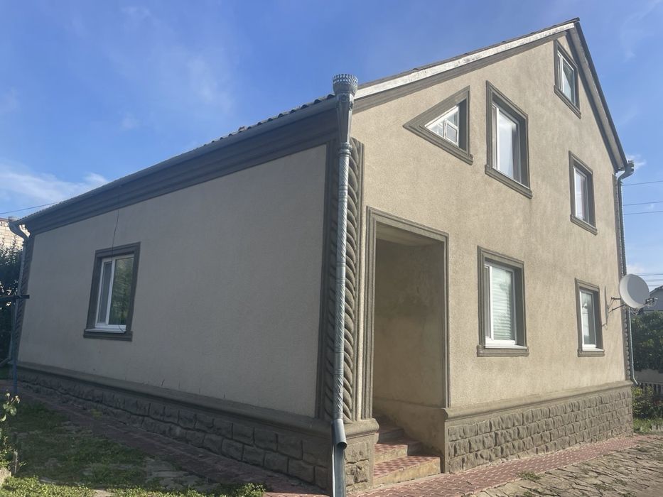 Продам двохповерховий будинок