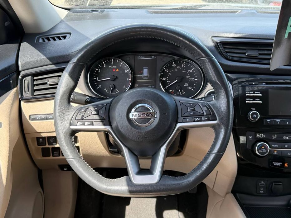 Nissan Rogue SV AWD 2017!