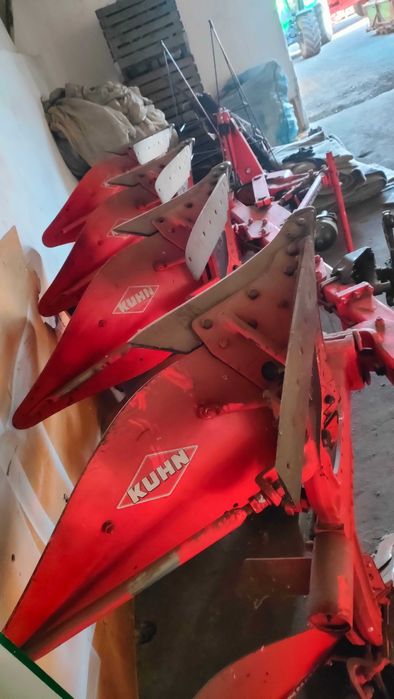 pług Kuhn 4 skibowy