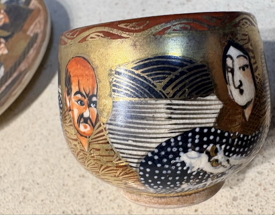 Lindissima antiga chávena japonesa Satsuma pintada à mào e assinada