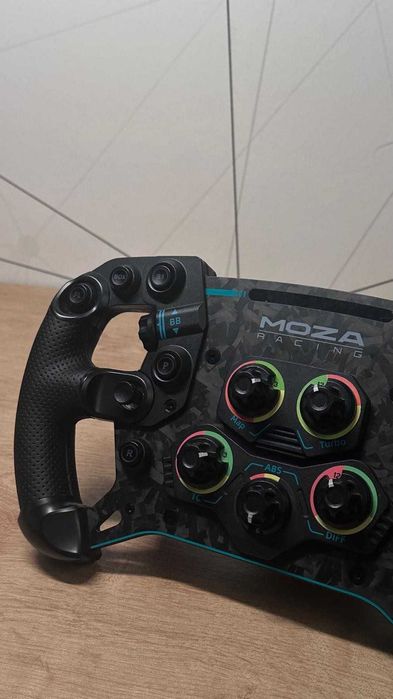 Kierownica MOZA Racing GS V2P RS056, przeznaczona do baz MOZA i komputera PC