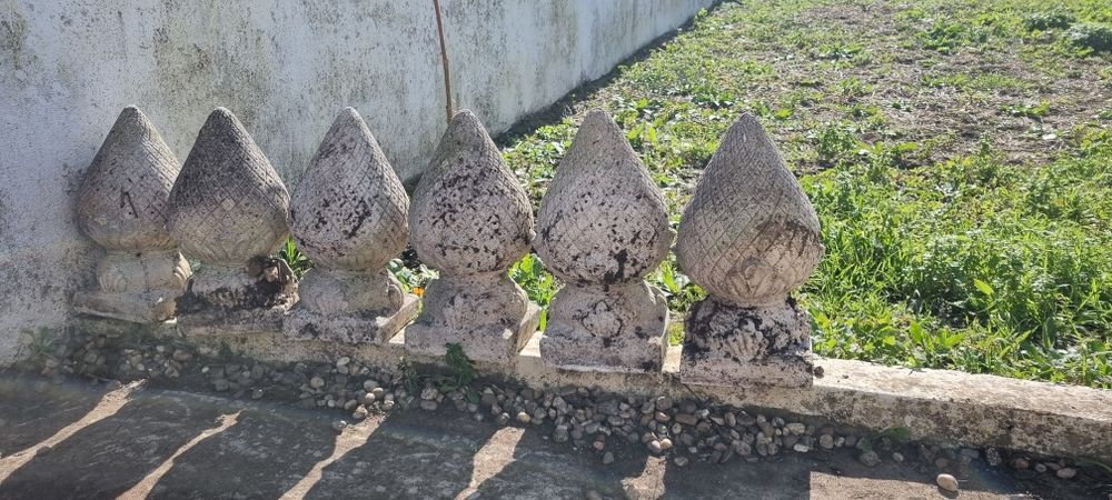 Lote de 6 Pináculos / Remates de Pilar Antigos em Granito Trabalhado