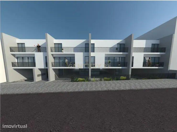 Terreno com licença construção paga - 4 moradias