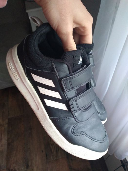 Czarne chłopięce buty adidas na rzepy rozmiar 34
