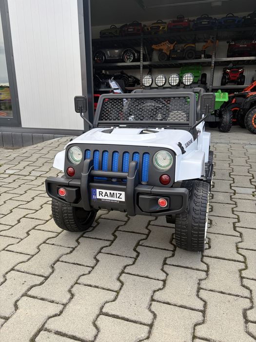 Auto Na Akumulator Duży Jeep Dla Dzieci 4x4 180 Watt Miękkie Koła Tablice