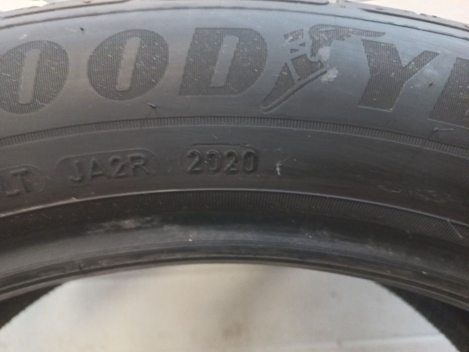 Opony letnie GoodYear 215/50/19 93T