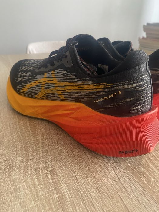 Buty  Asics Novablast 3 rozm 45 dł wkł ok 28