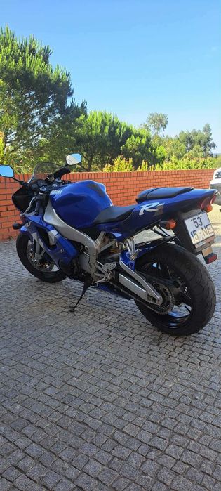 Yamaha YZF R1 (1999) – Clássica em Bom Estado