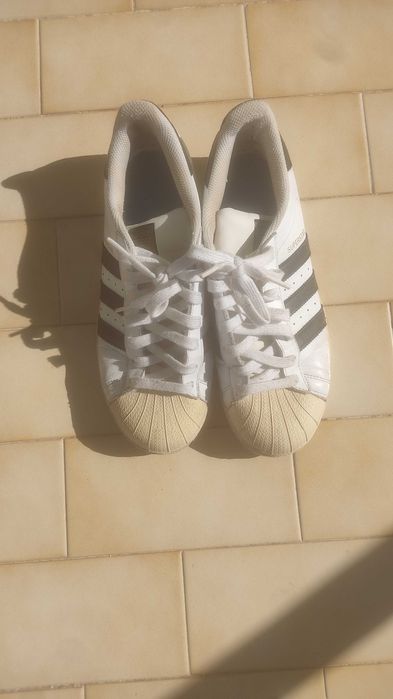 Prenda de Natal, Ténis marca Adidas