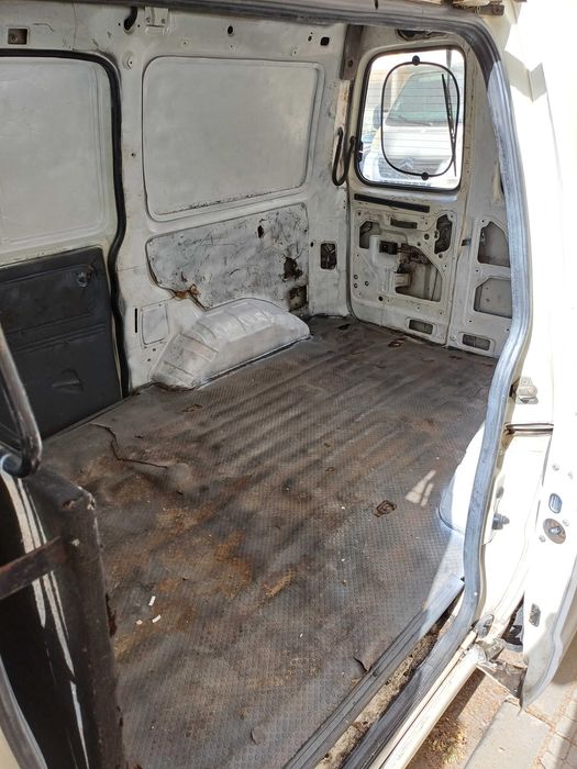 Nissan Vanette.