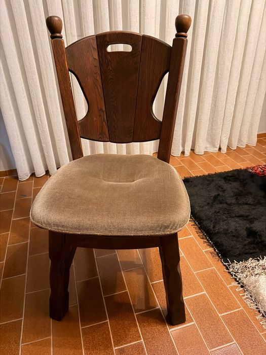 Mesa de sala em madeira