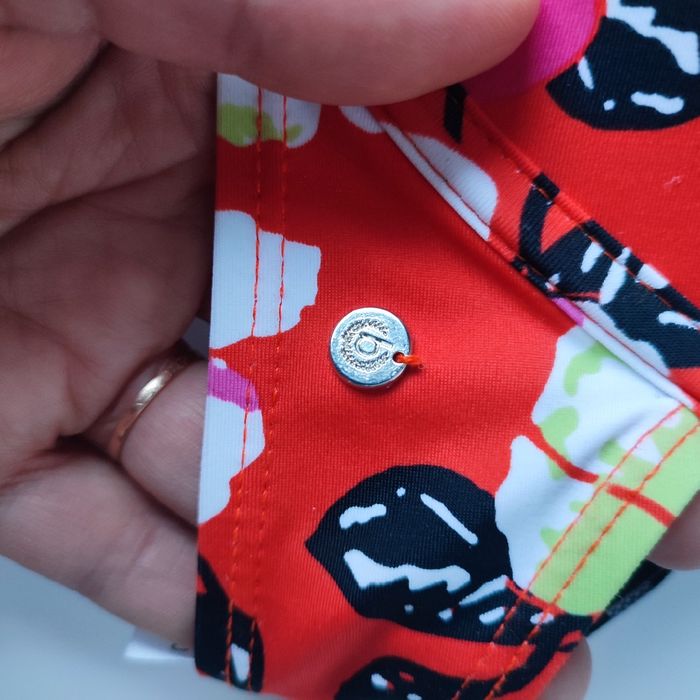 Bugatti, фірмовий купальник