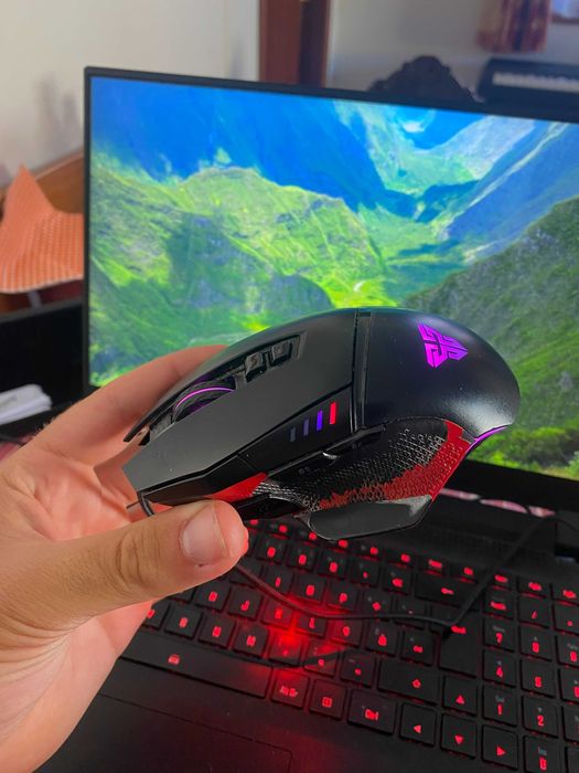 PC Gaming Aorus 15 KD Portátil, NVIDIA GeForce RTX 3060, Rato, Tapete de Rato e Mala para o PC incluída. Fones de fio da HyperX negociáveis