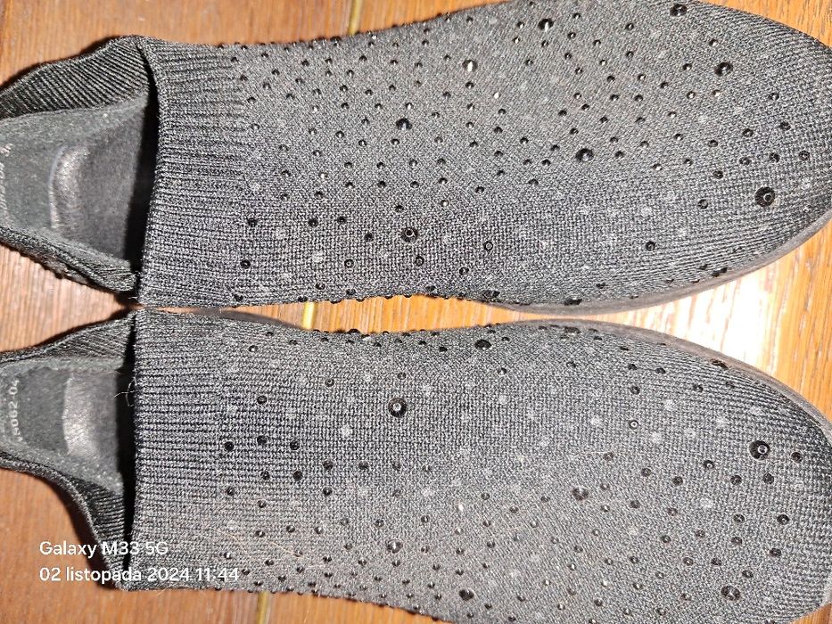 Buty czarne z cekinami