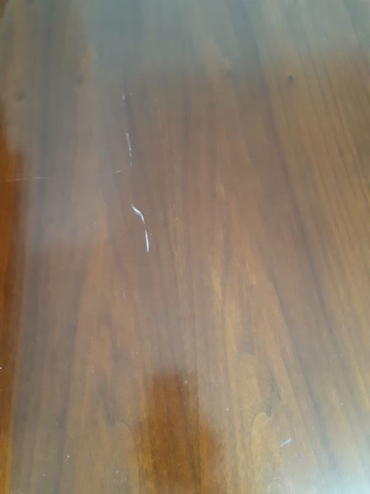 Mesa de reuniao em madeira e ferro