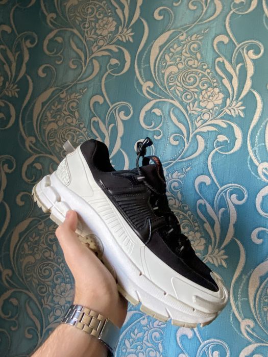 Кросівки Nike Zoom Vomero Roam