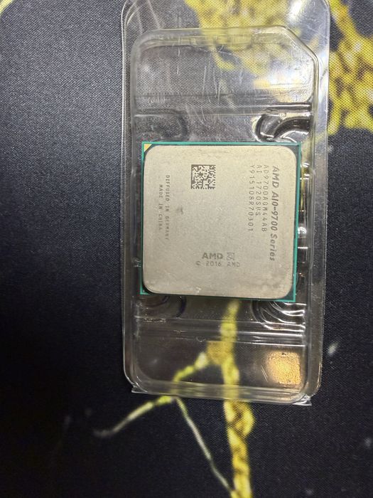Процесор AMD A10-9700 (AM4) • 4 ядра + вбудована графіка Radeon R7 • Стан ідеал