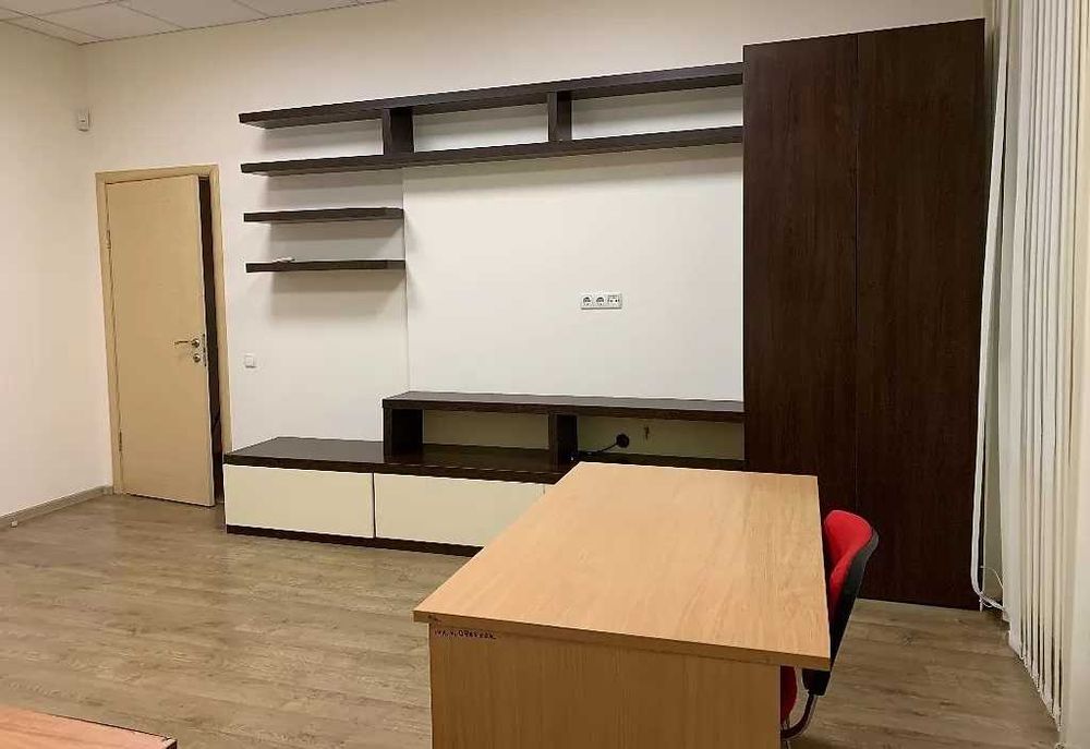 ІНТЕРНЕТ Є ЗАВЖДИ! Офіс 28 м2 на Подолі. Перший поверх. МЕТРО 7 хв.