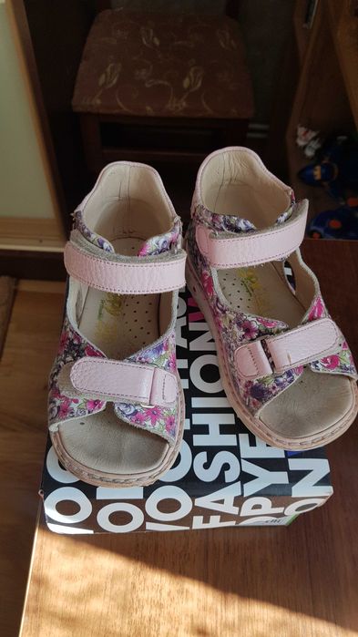 Босоніжки для дівчинки 23 р.