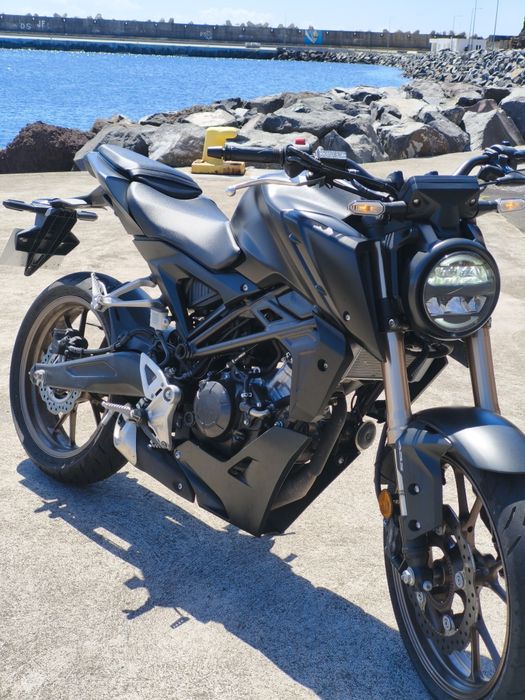 CB125R 2022 em excelente estado preço negociável