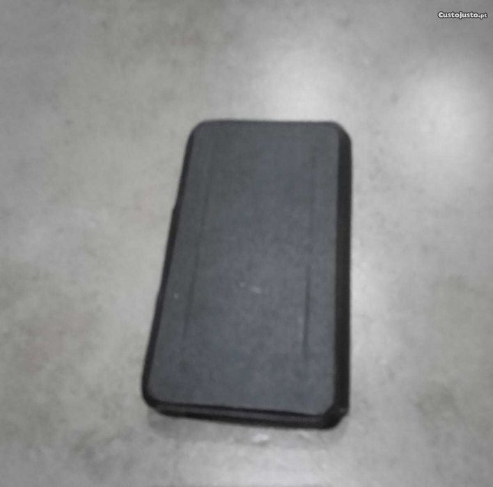 Duas Capas Universais para proteção dos telemóveis