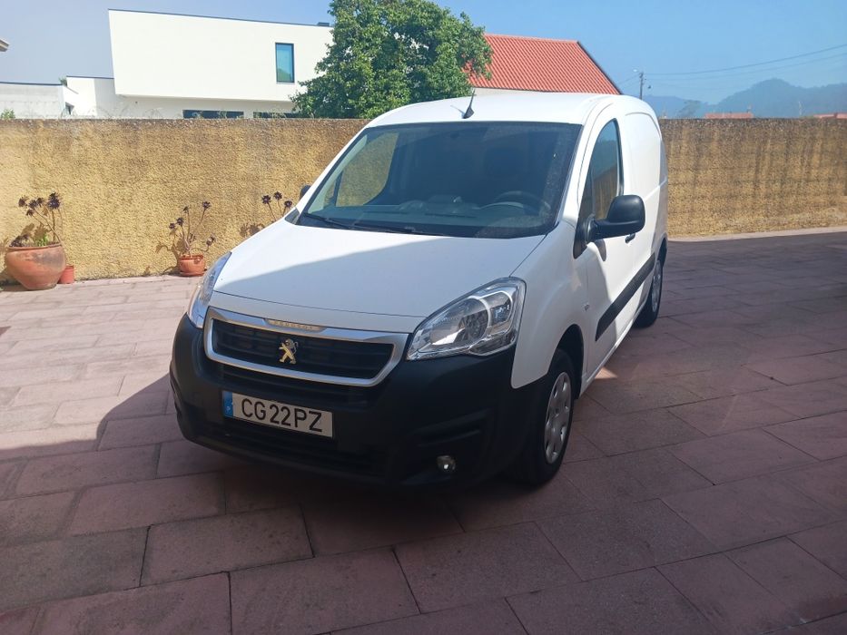 Peugeot Partner 08- 2018 1.6 BlueHDi 90 cv com GPS carplay em excelente estado