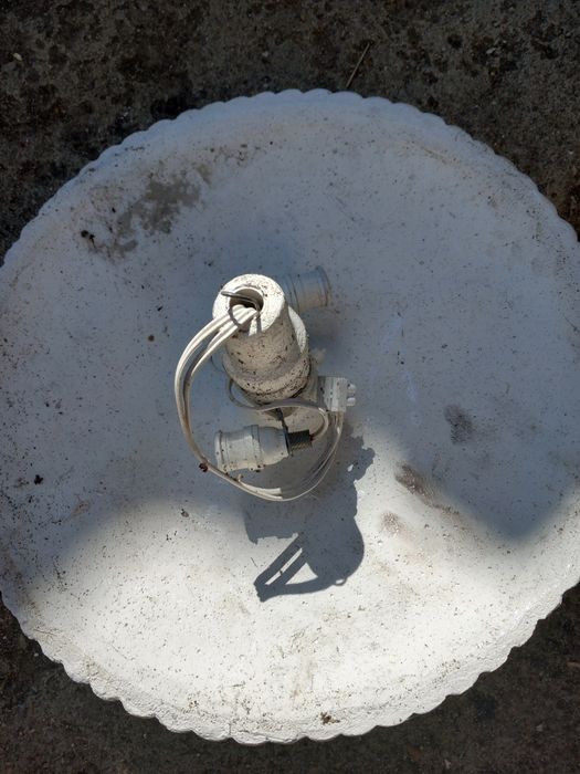 2 chapéus de candeeiro em gesso para pintar a gosto ,não  estão limpos