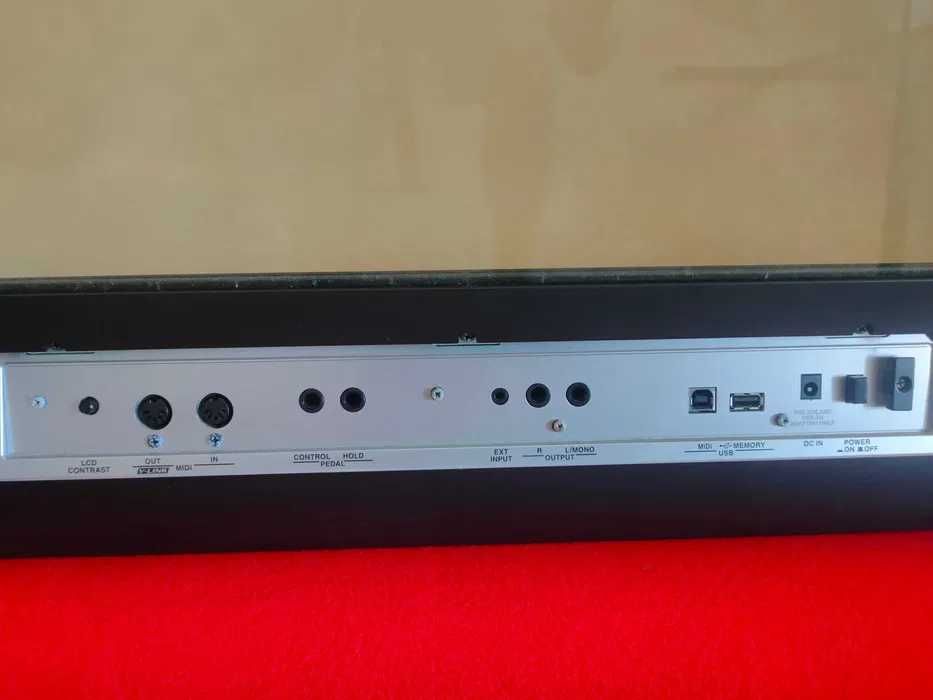 Roland Prelude, teclado arranjador profissional com estante e pedal