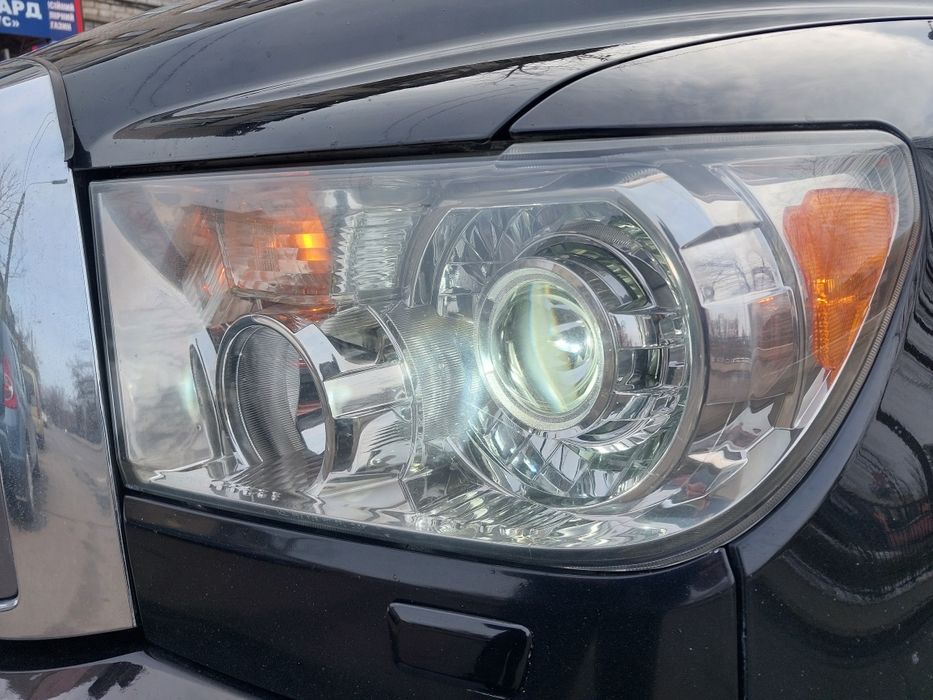 Фары линзы Toyota Siquoia 2007-2013 оригинал