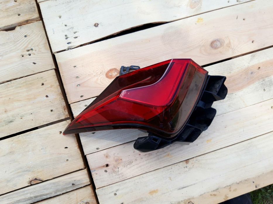 Tylna lewa lampa Lexus UX