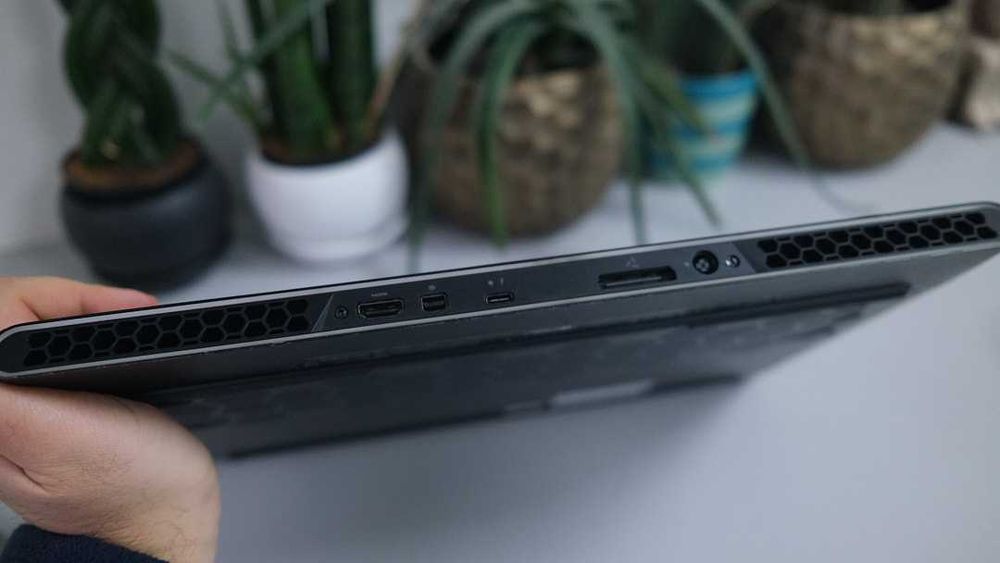 Dell alienware m15 r3 i7 10750 H 32 1 TB  RTX 2080 Super + Max Q 300Hz