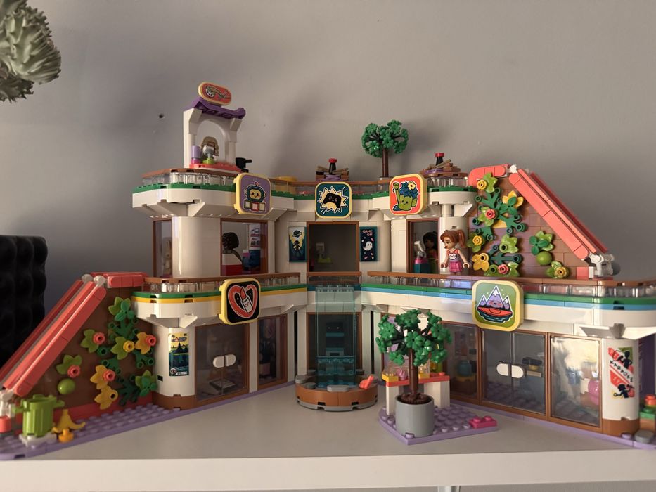 LEGO 42604 Friends, Centrum handlowe w Heartlake City