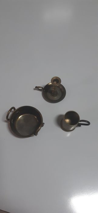 Três Peças em Latão