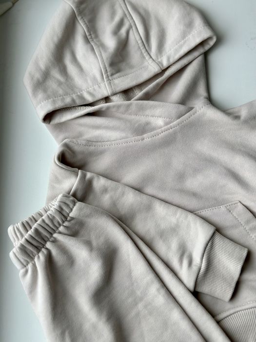 Костюм бежевий на хлопчика або дівчинку 68-74 (6-9 місяців)